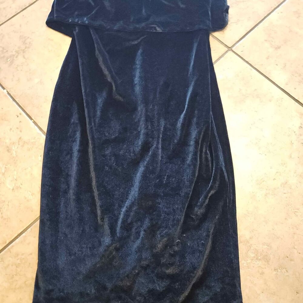 Size 10 Black Velvet Sleeveless Evening Gown brand Likely Nwt